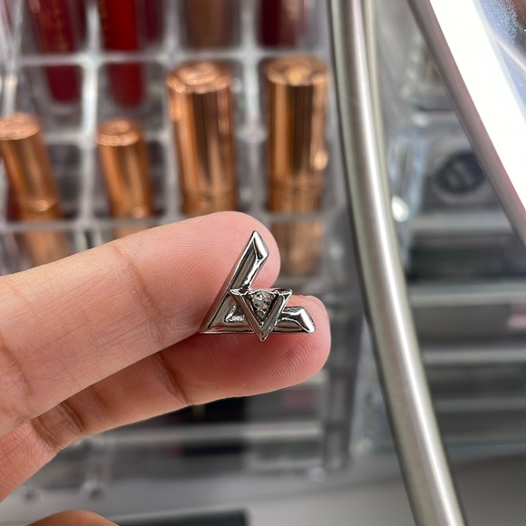 Louis Vuitton 925 Ag Silver Volt stud earrings authentic RARE - Picture 4 of 5